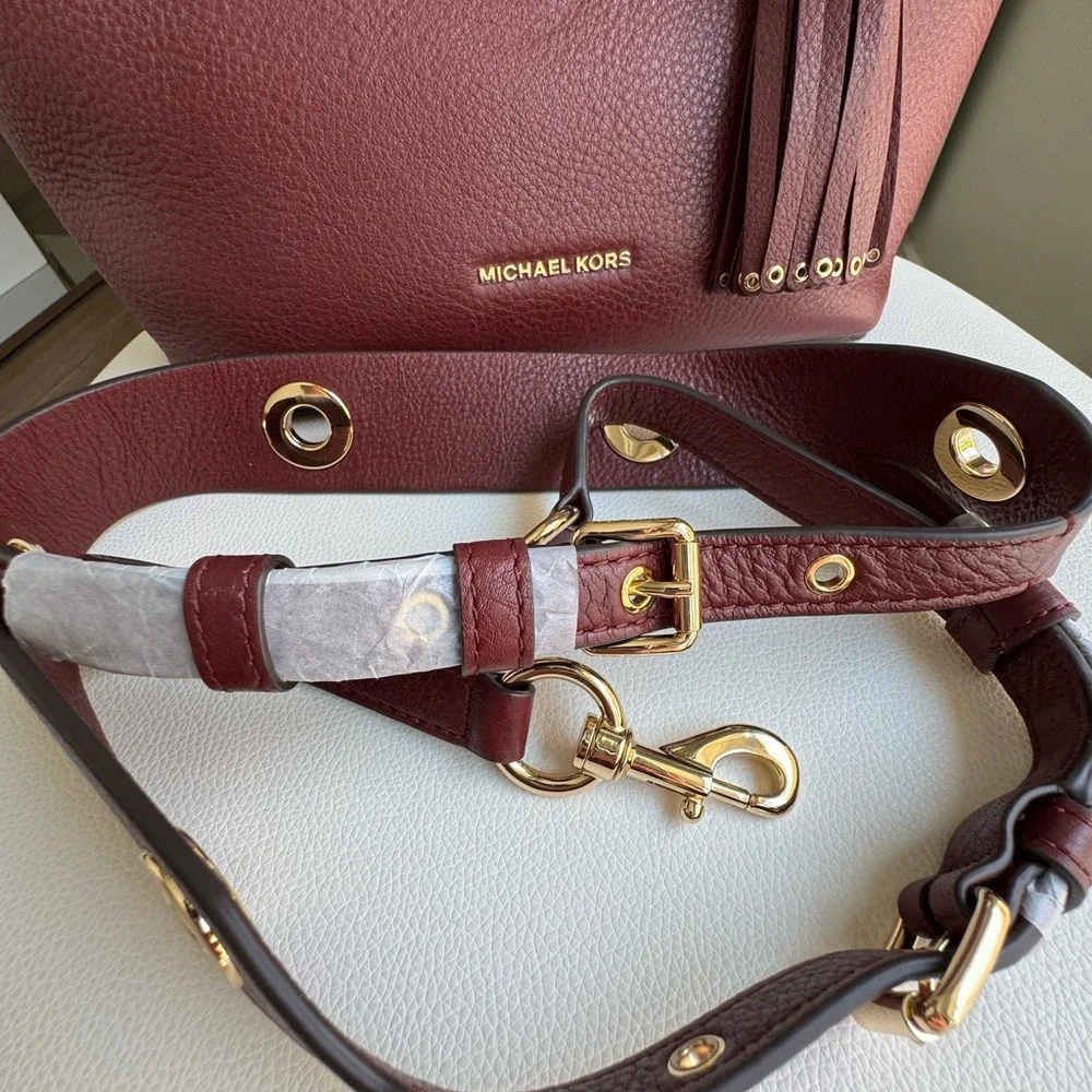 Gorgeous Michael Kors Handbag/Crossbody in very good preloved condition!